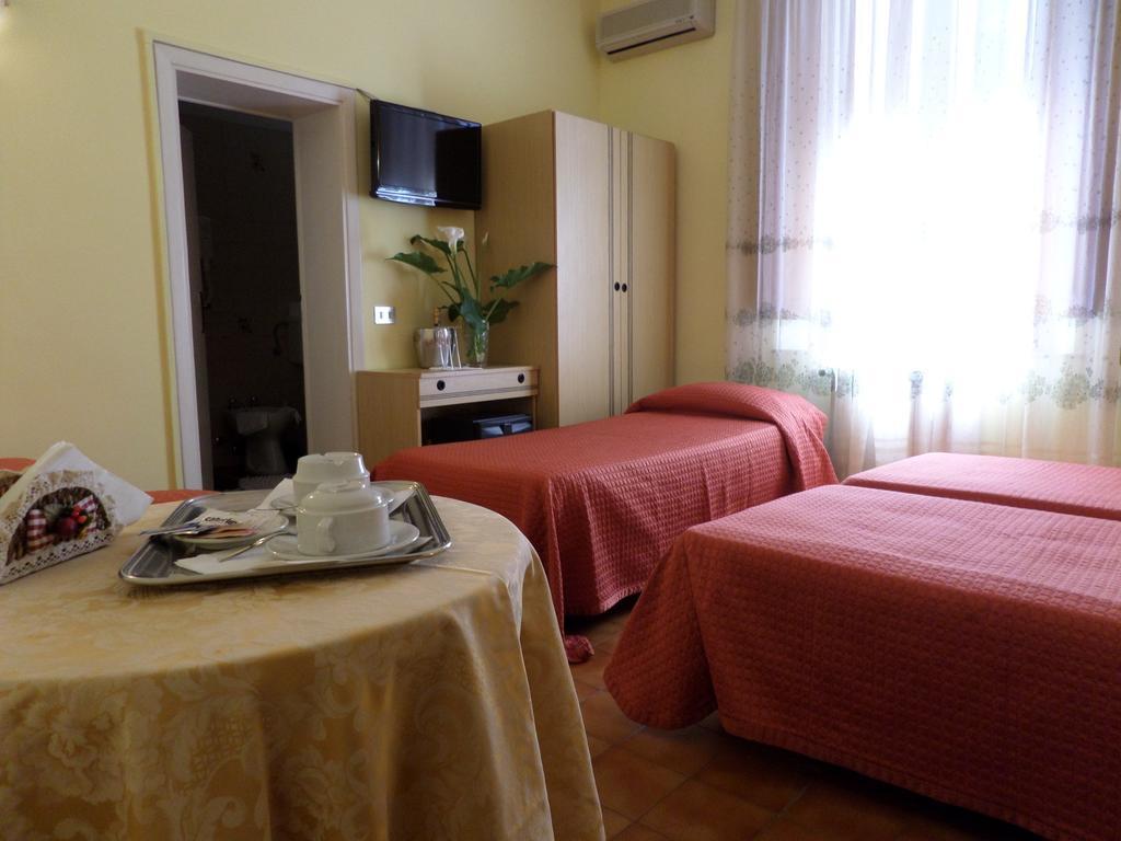 Hotel Delizia Genovese Montecatini Terme Pokoj fotografie