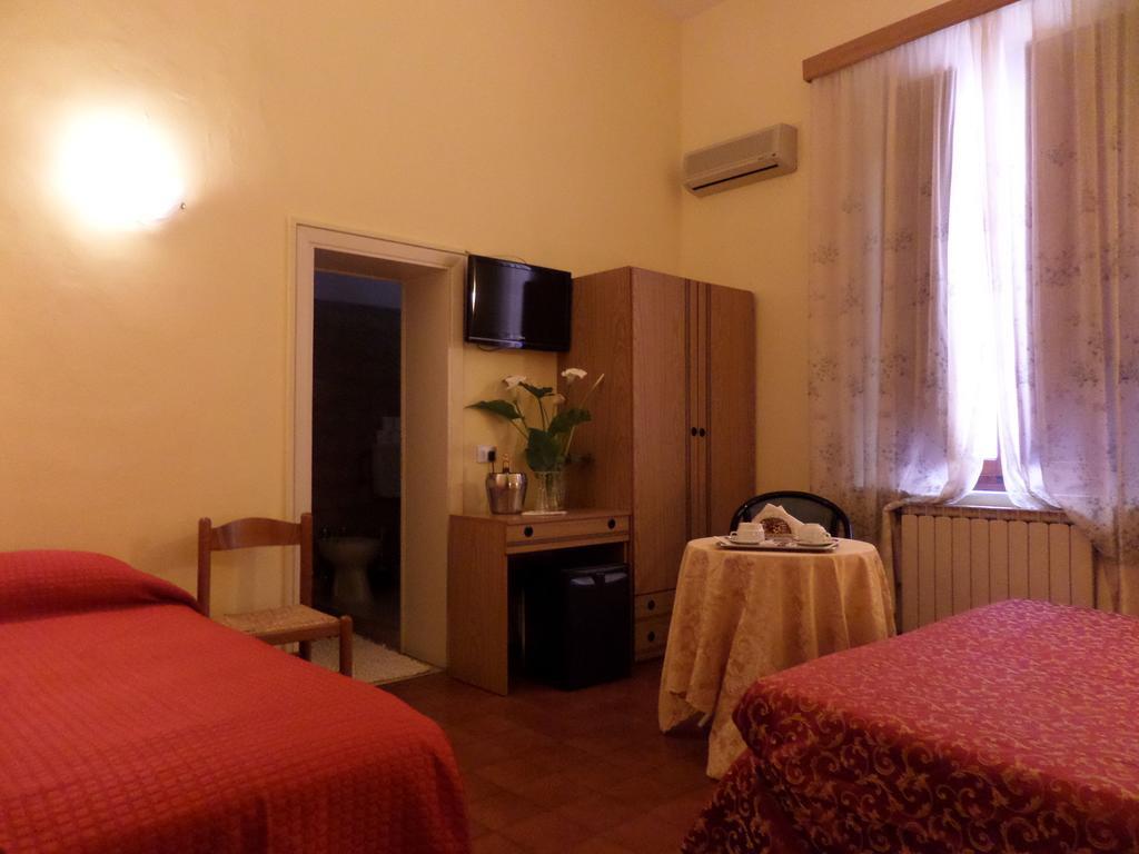 Hotel Delizia Genovese Montecatini Terme Pokoj fotografie